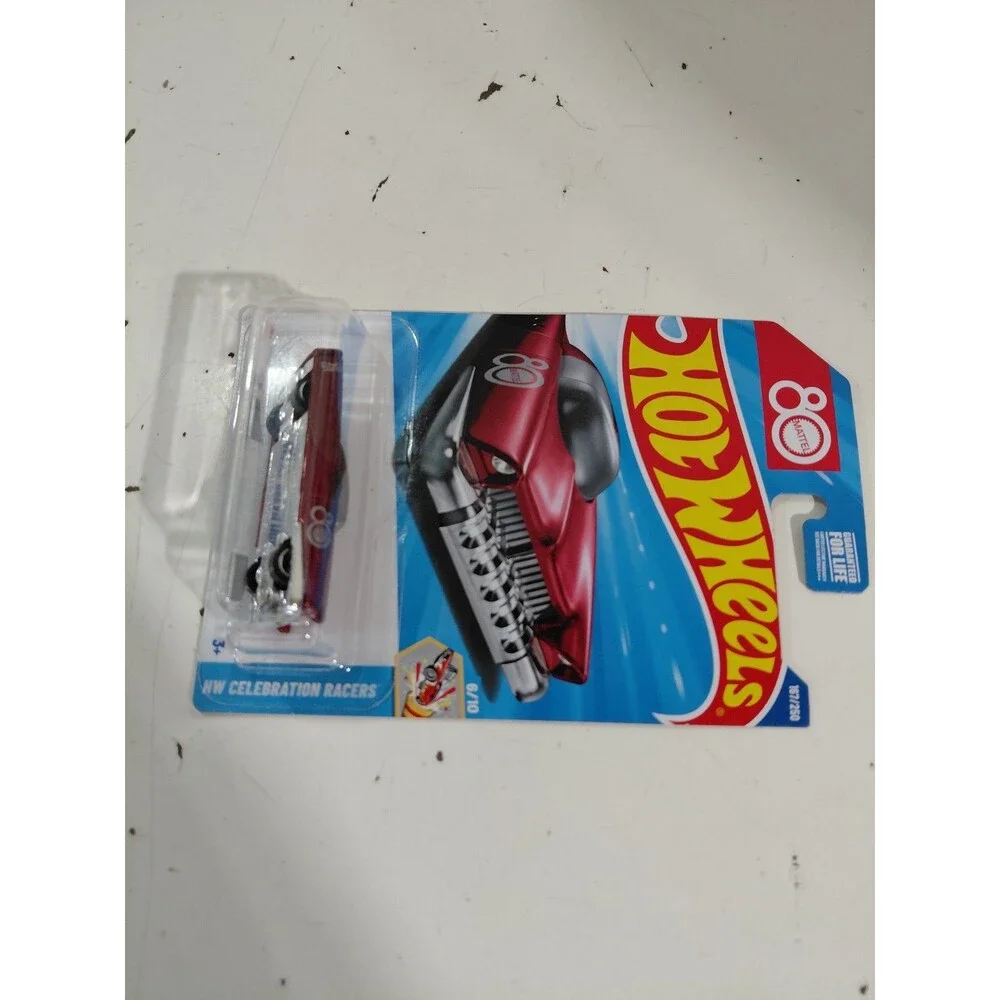 NIP Hot Wheels Celebration Racers 1:64 DieCast Mattel Dream Mobile